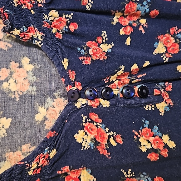 Arizona Jeans Co Navy Blue Floral V Neck Blouse - Picture 3 of 5